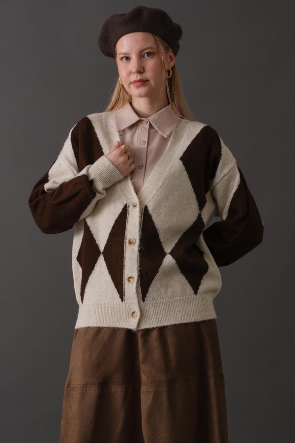 Argyle Pattern Cardigan Stone - 4