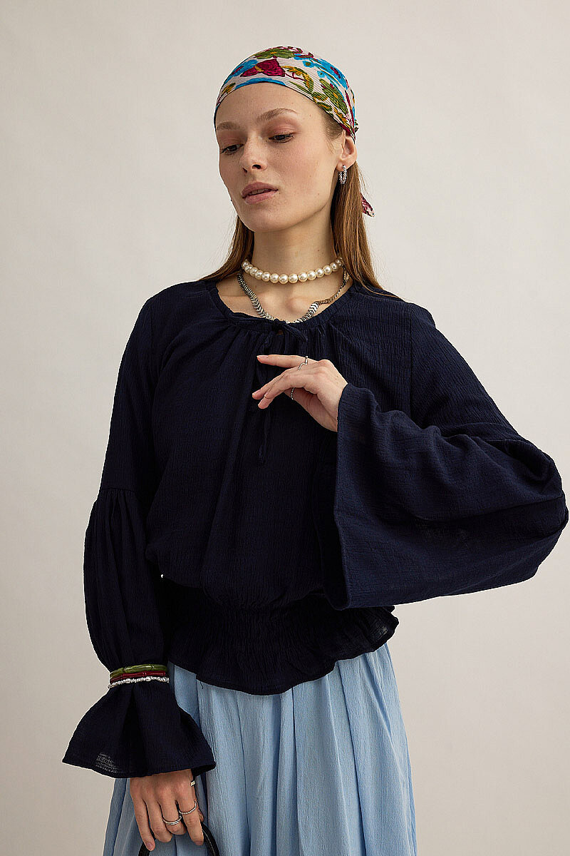 Beli Gipe Detaylı Bluz Lacivert - 4