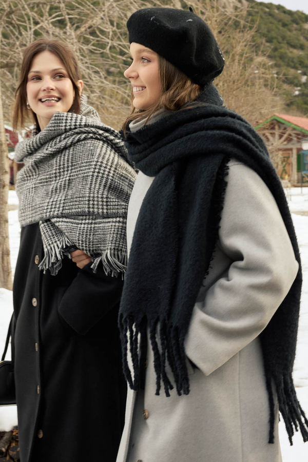 Bouclé Scarf Black (1)