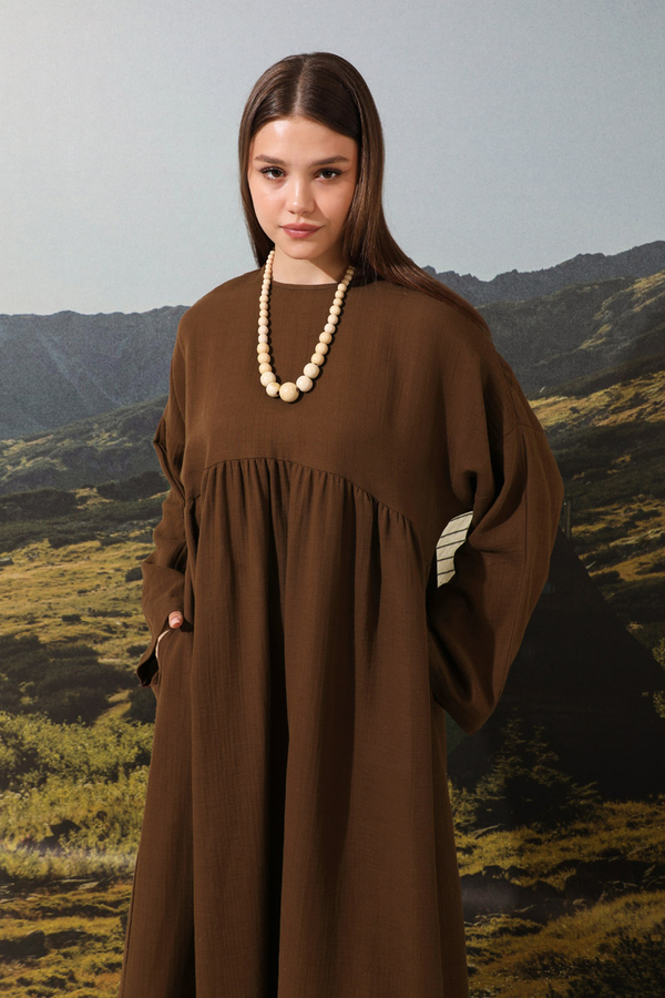 Büzgülü Salaş Müslin Elbise Kahverengi - 4