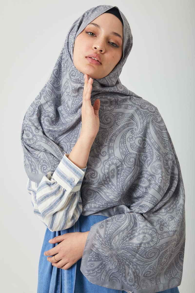 Çiçek Motifli Şal Açık Gri