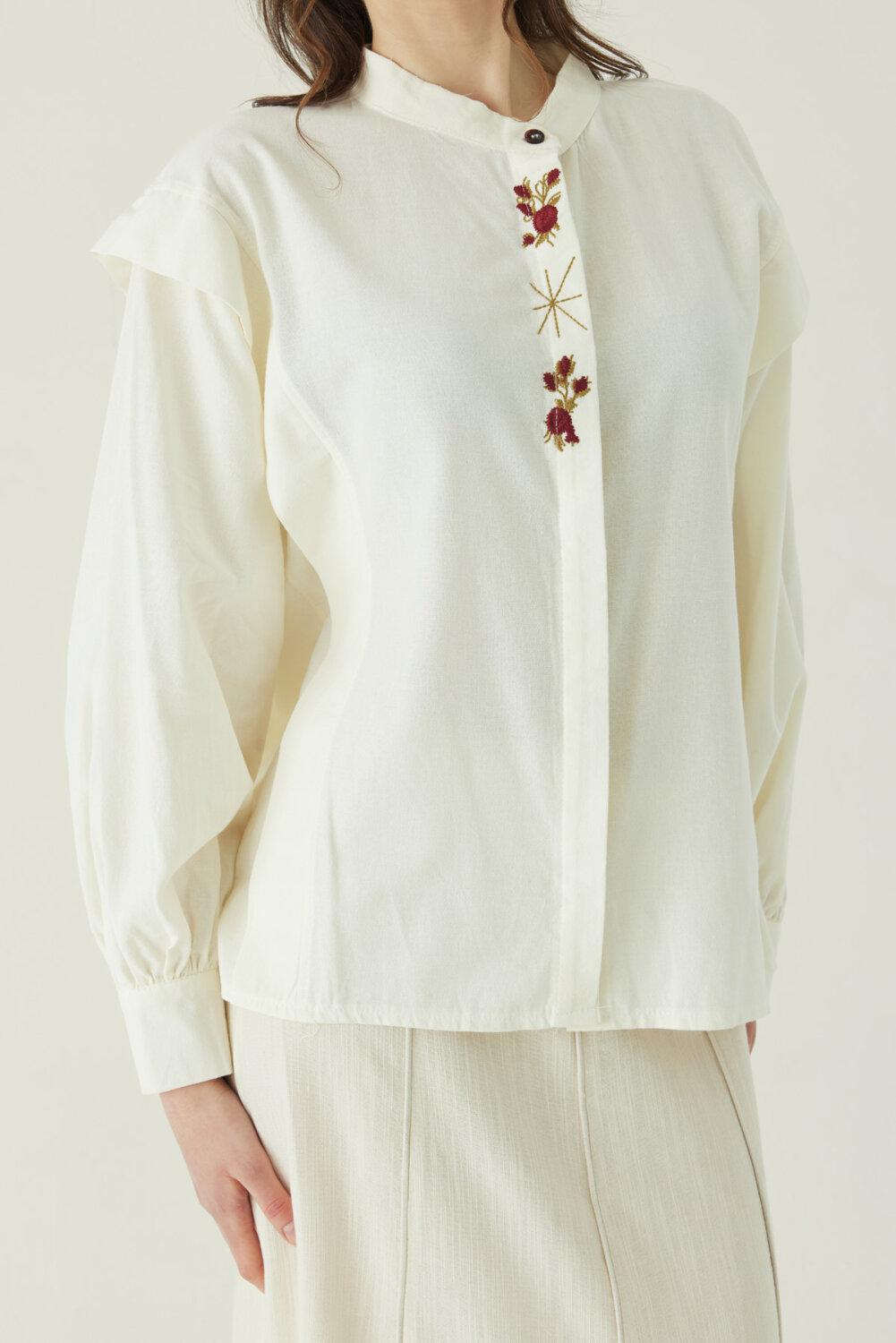 Çiçek Nakışlı Keten Gömlek Beyaz - 2