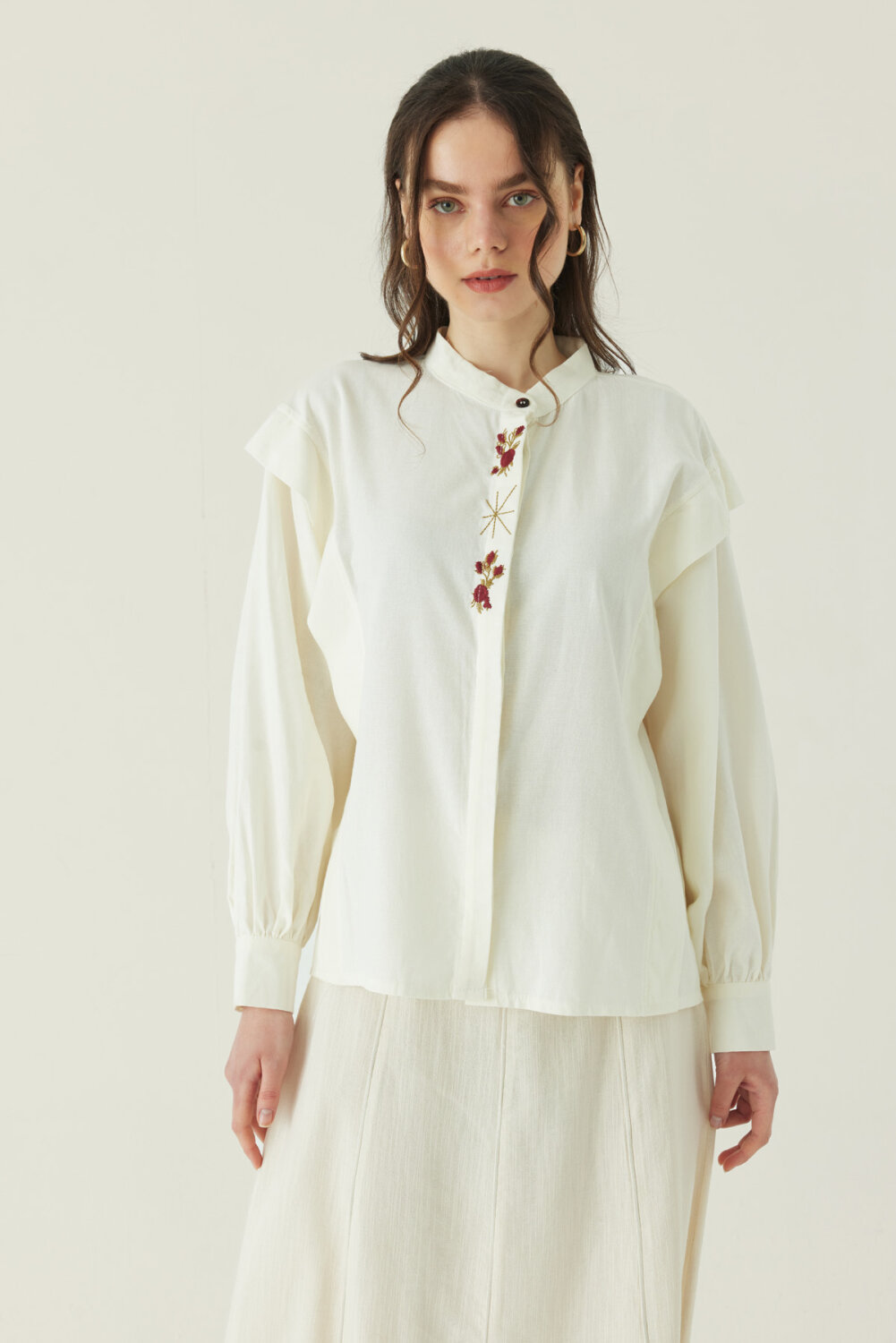 Çiçek Nakışlı Keten Gömlek Beyaz - 4