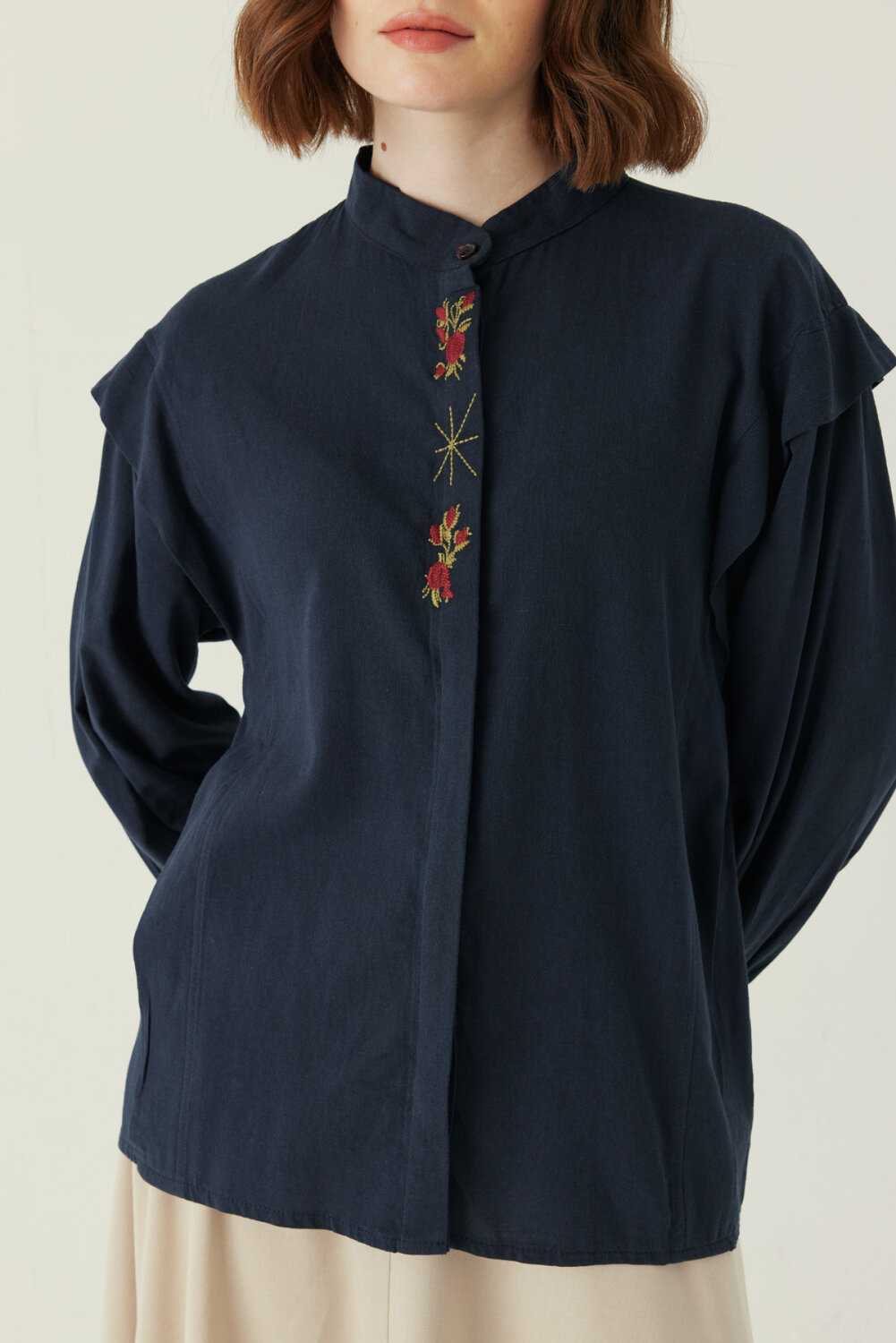 Çiçek Nakışlı Keten Gömlek Lacivert - 2