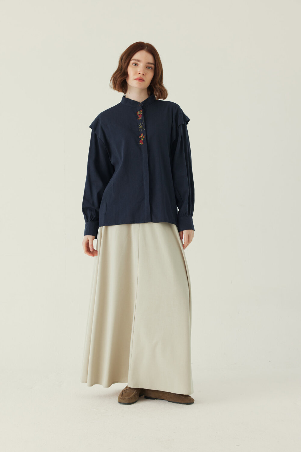 Çiçek Nakışlı Keten Gömlek Lacivert - 4