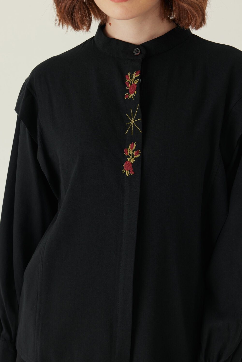 Çiçek Nakışlı Keten Gömlek Siyah - 5