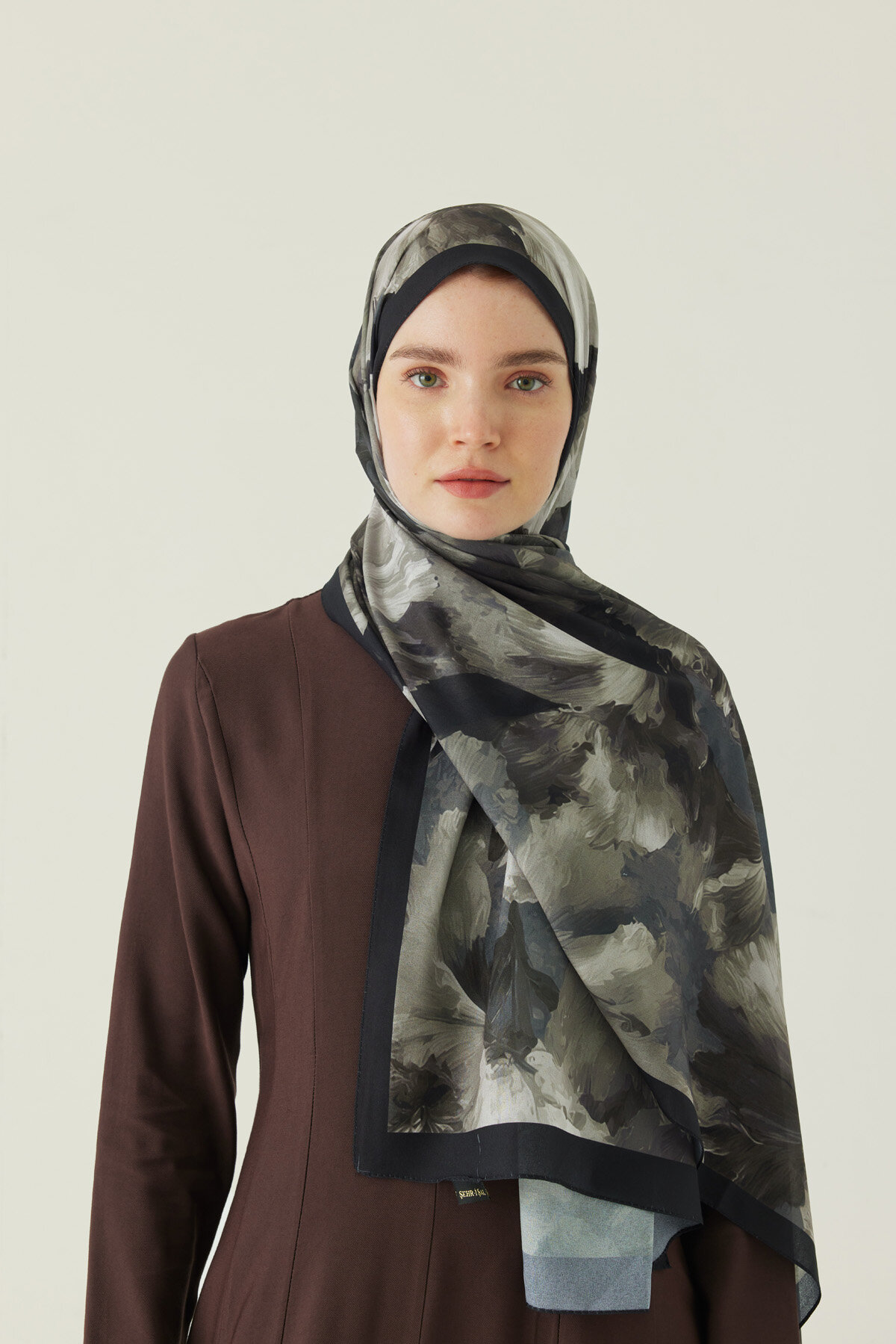 Çiçekli İpek Şal Siyah