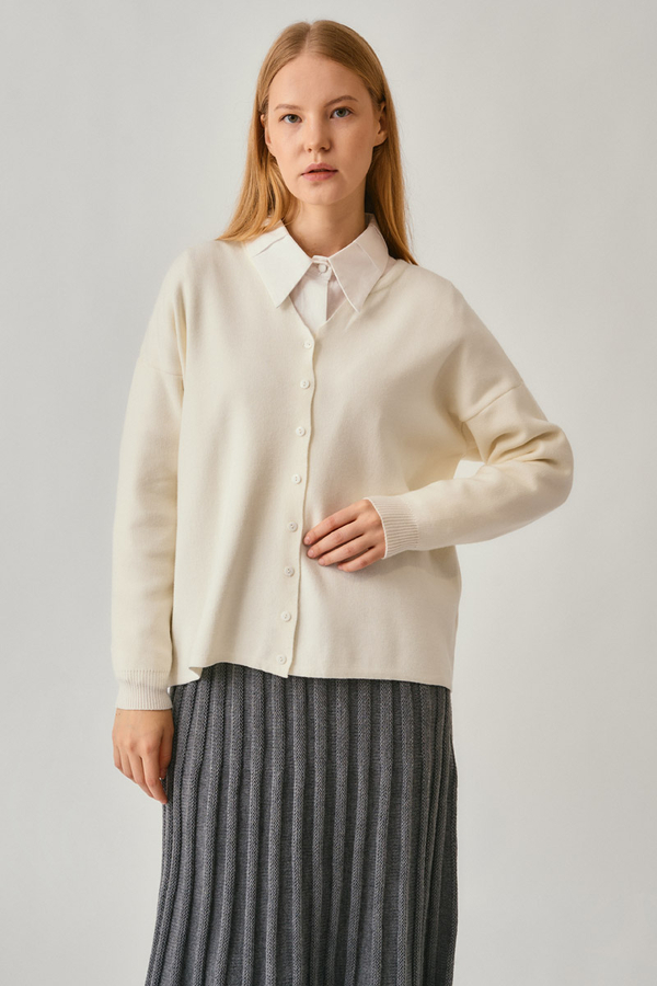 Crew Neck Premium Knit Cardigan Ecru