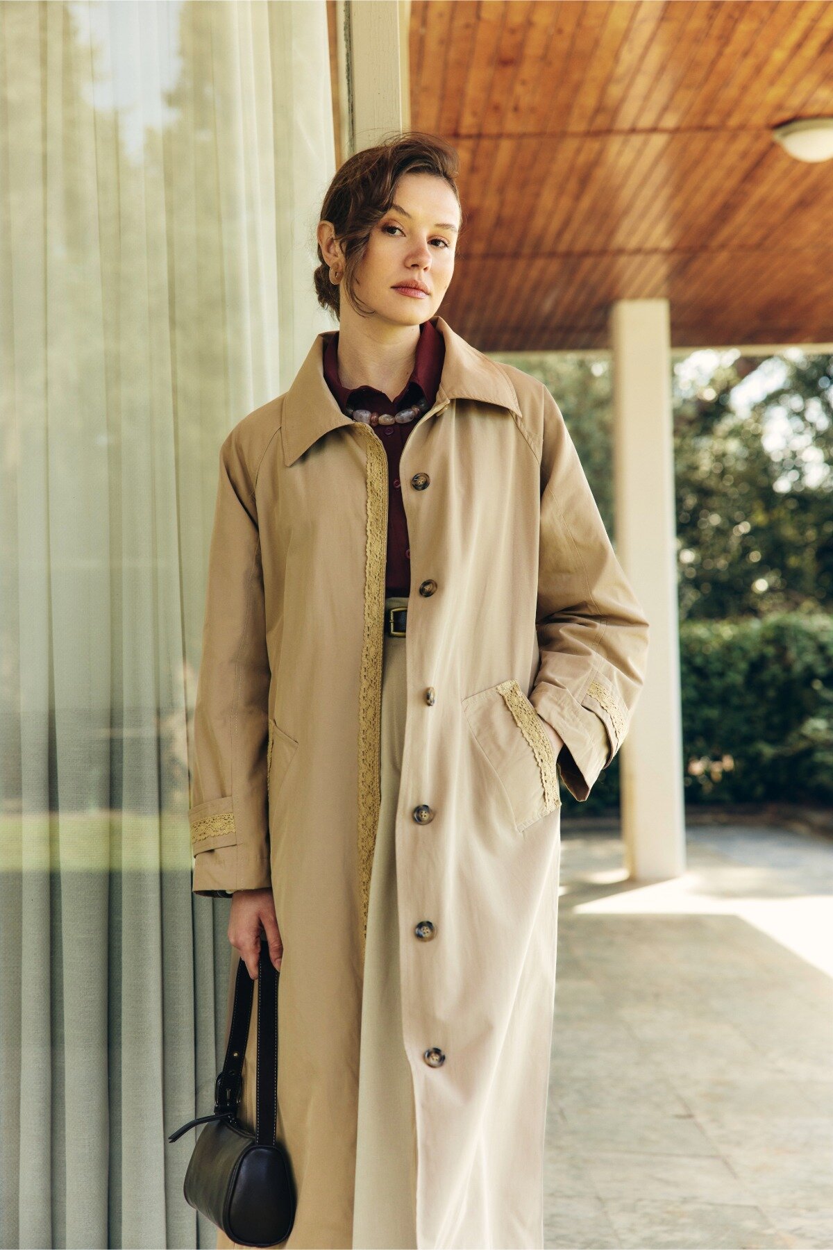 Dantel Detaylı Uzun Trençkot Bej