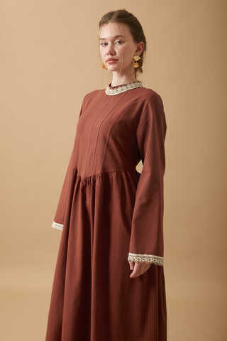 Dantel Şeritli Keten Elbise Kiremit - 12