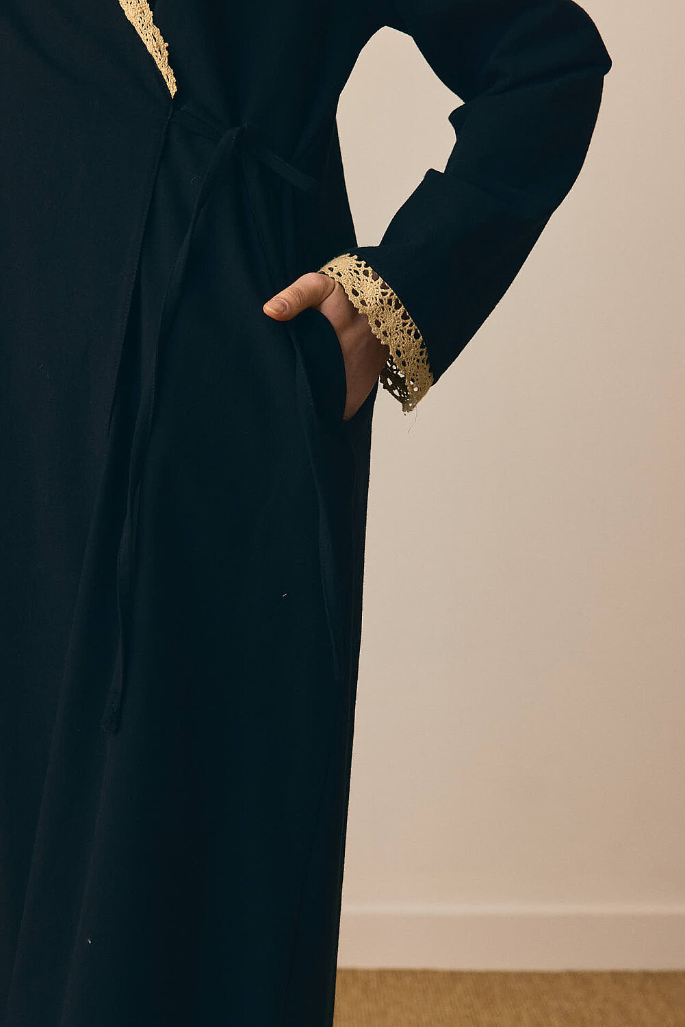 Dantelli Kruvaze Abaya Siyah