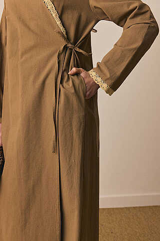 Dantelli Kruvaze Abaya Toprak - 3