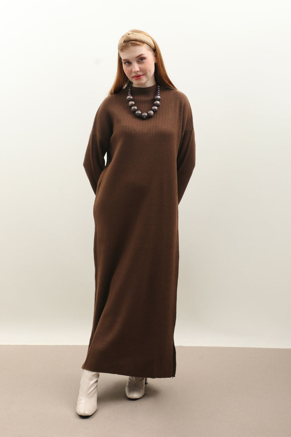 Dik Yaka Triko Elbise Kahverengi - 1