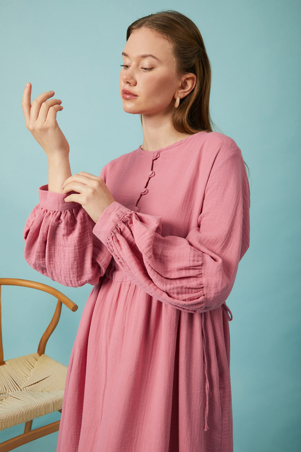 Düğmeli Müslin Elbise Pembe - 11