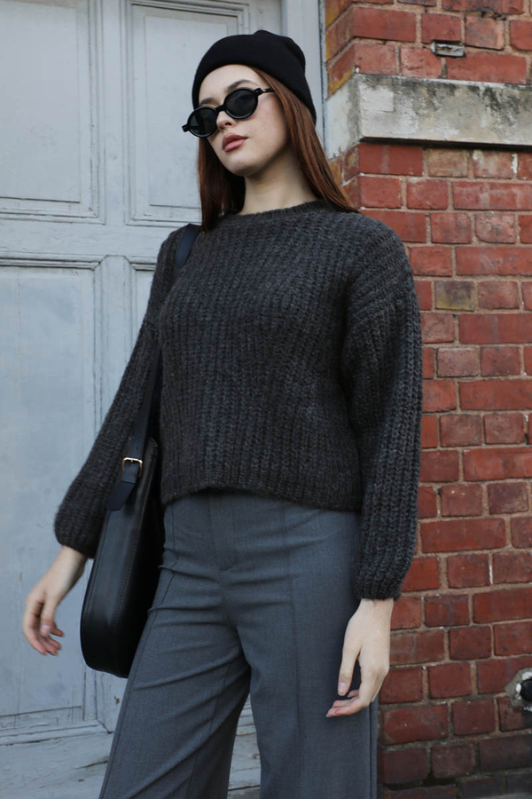 Düşük Omuzlu Kısa Kazak Siyah - 4