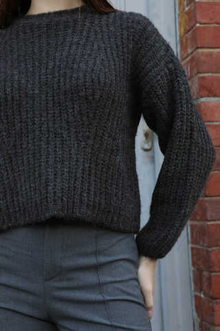 Düşük Omuzlu Kısa Kazak Siyah - 5