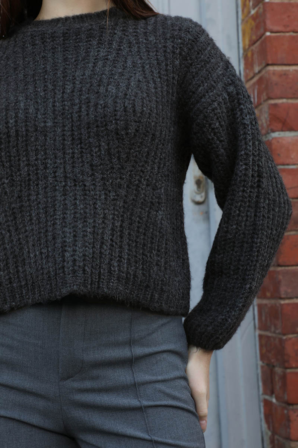 Düşük Omuzlu Kısa Kazak Siyah - 5