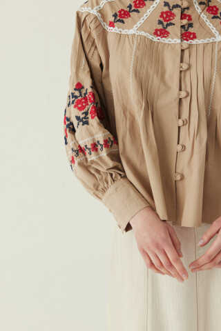Fırfır Yaka Nakışlı Gömlek Bej (1)