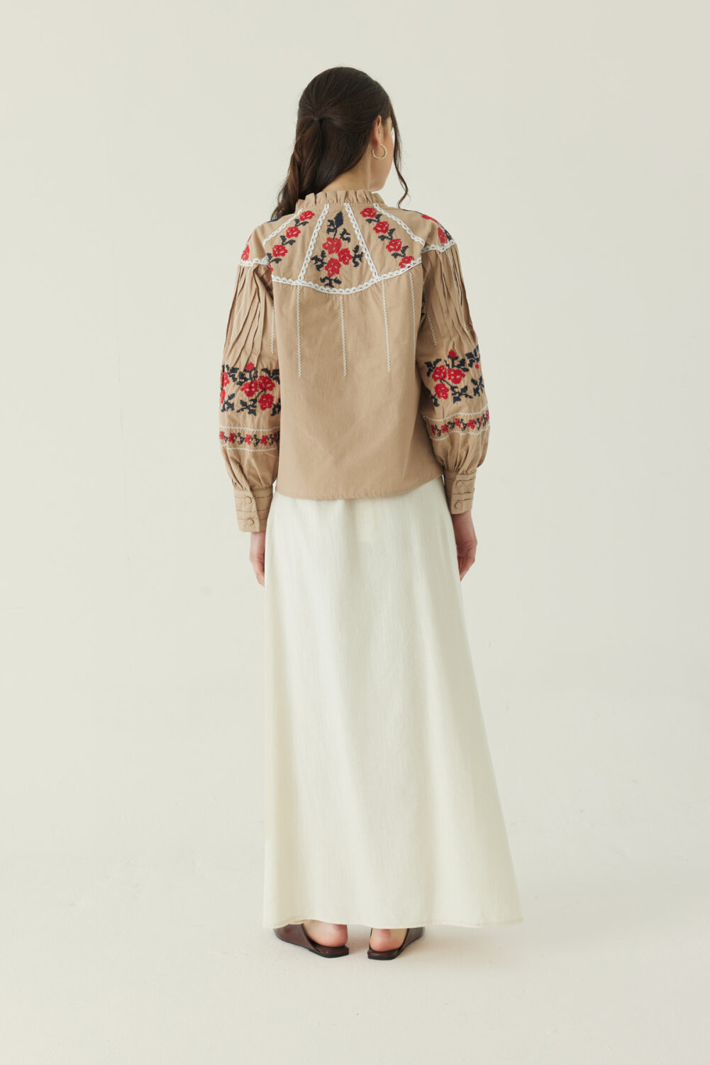 Fırfır Yaka Nakışlı Gömlek Bej - 4