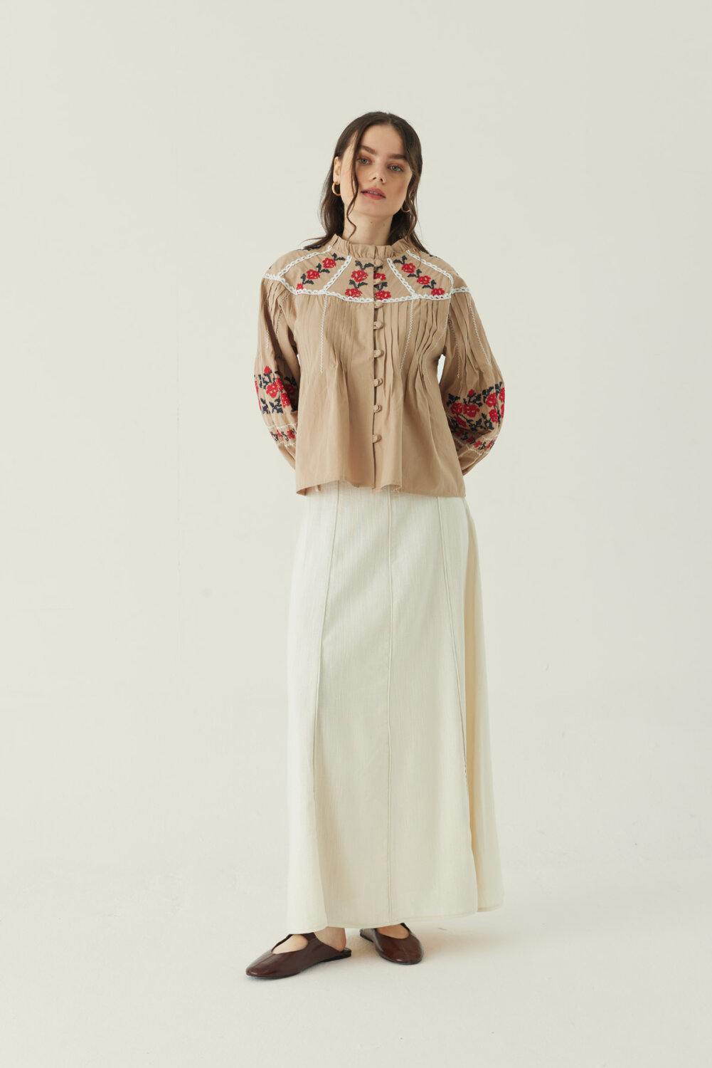 Fırfır Yaka Nakışlı Gömlek Bej 