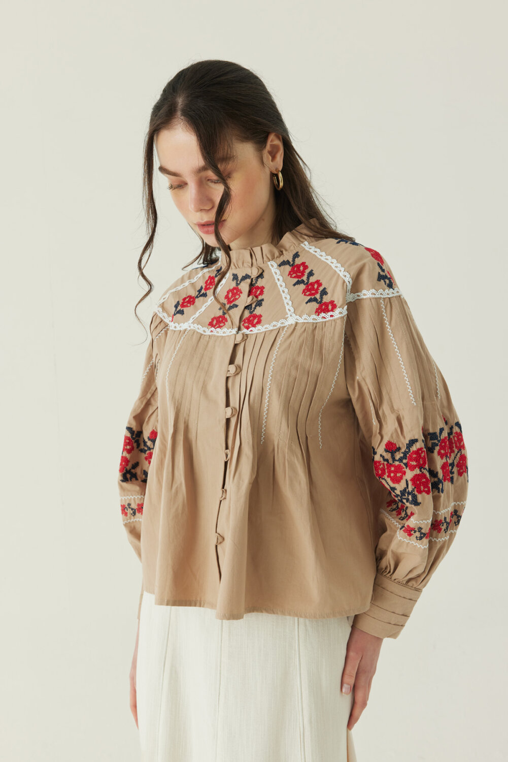 Fırfır Yaka Nakışlı Gömlek Bej - 5