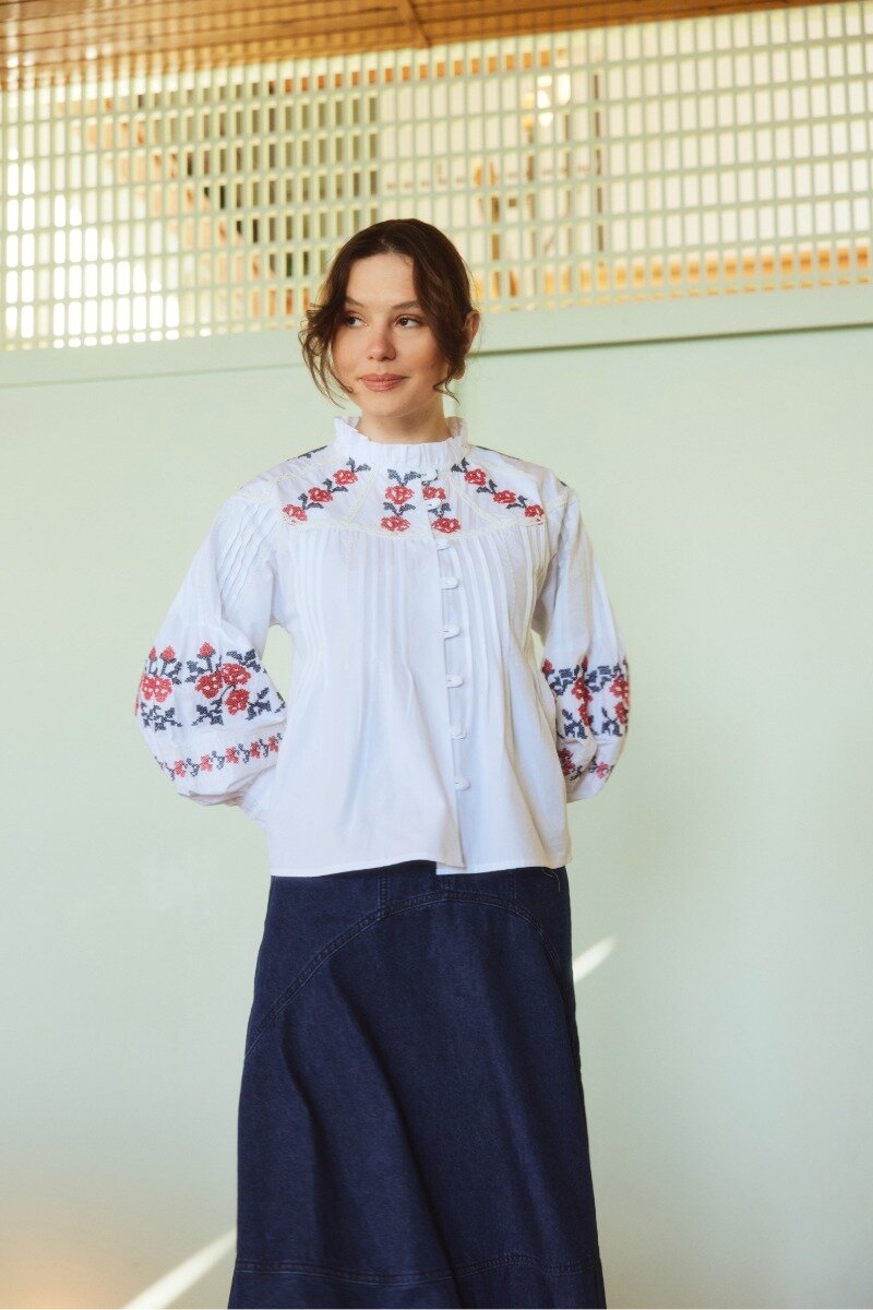 Fırfır Yaka Nakışlı Gömlek Beyaz 