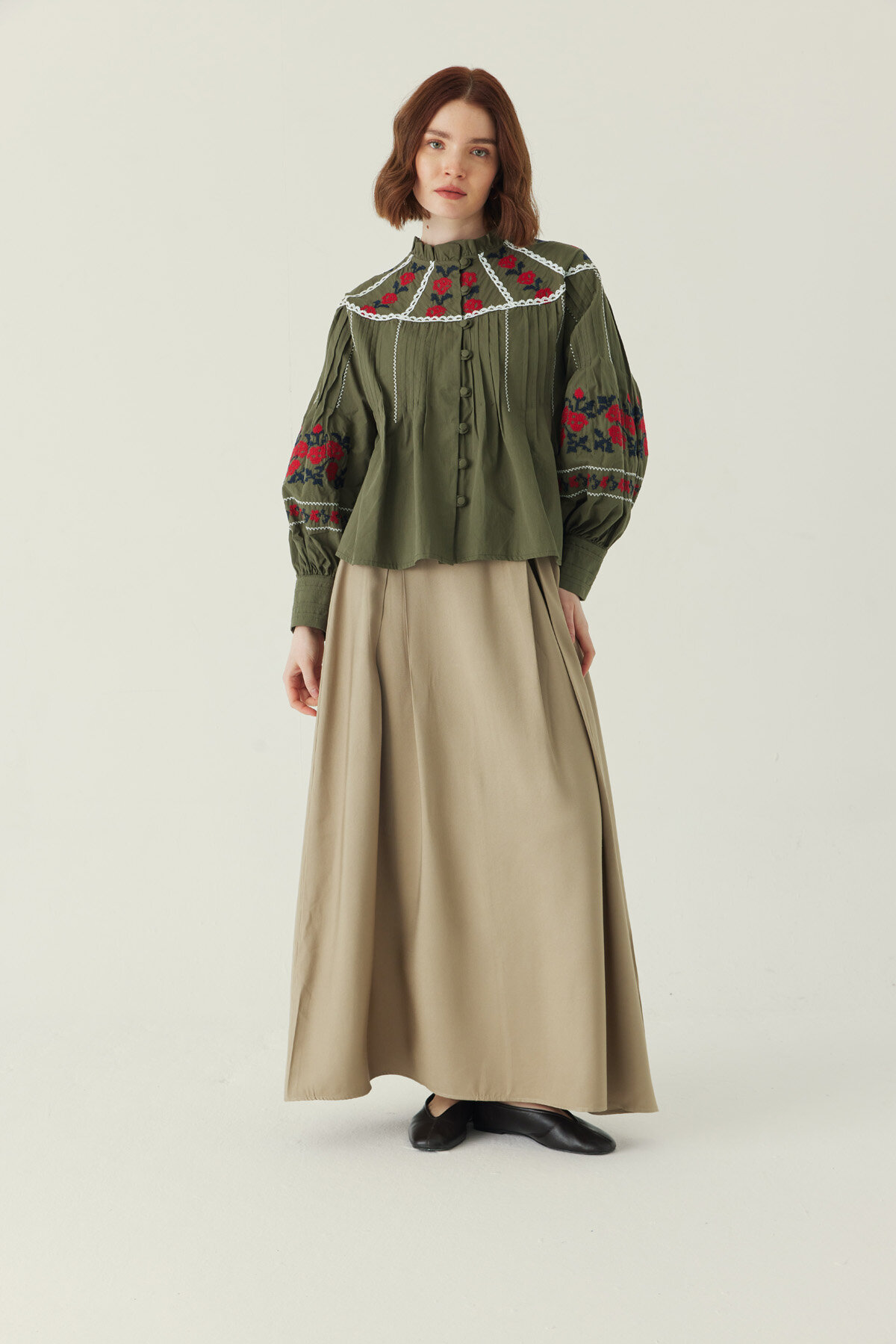 Fırfır Yaka Nakışlı Gömlek Haki