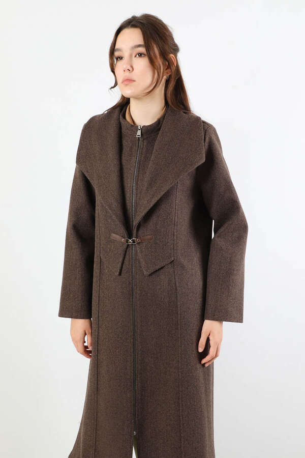 Geniş Yaka Önden Tokalı Kaban Kahverengi - 2