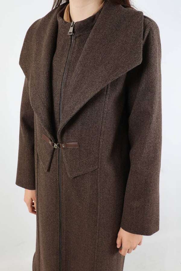 Geniş Yaka Önden Tokalı Kaban Kahverengi - 4