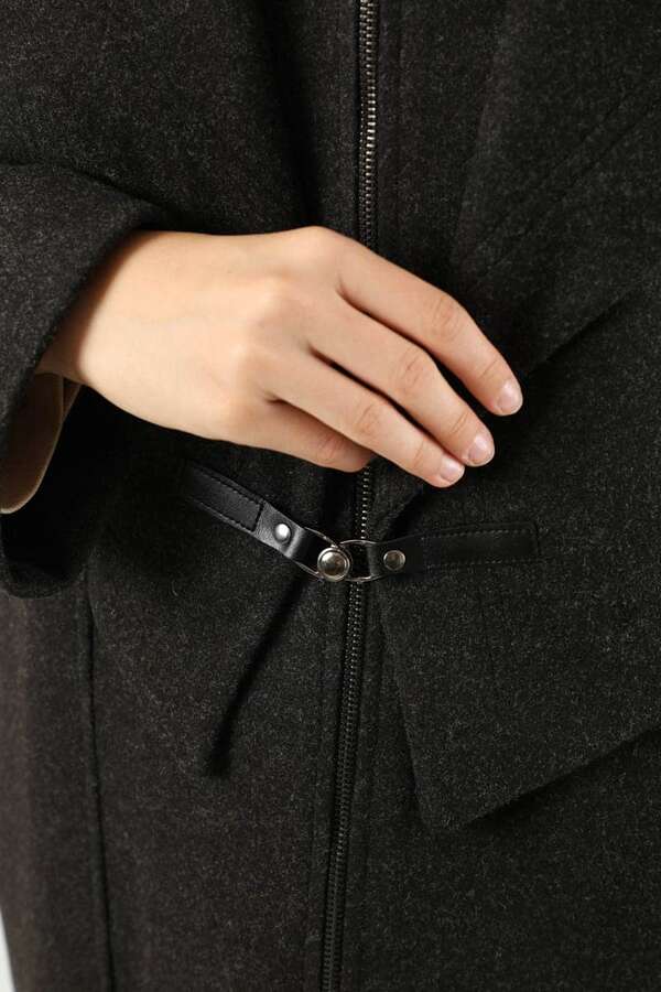 Geniş Yaka Önden Tokalı Kaban Siyah - 4