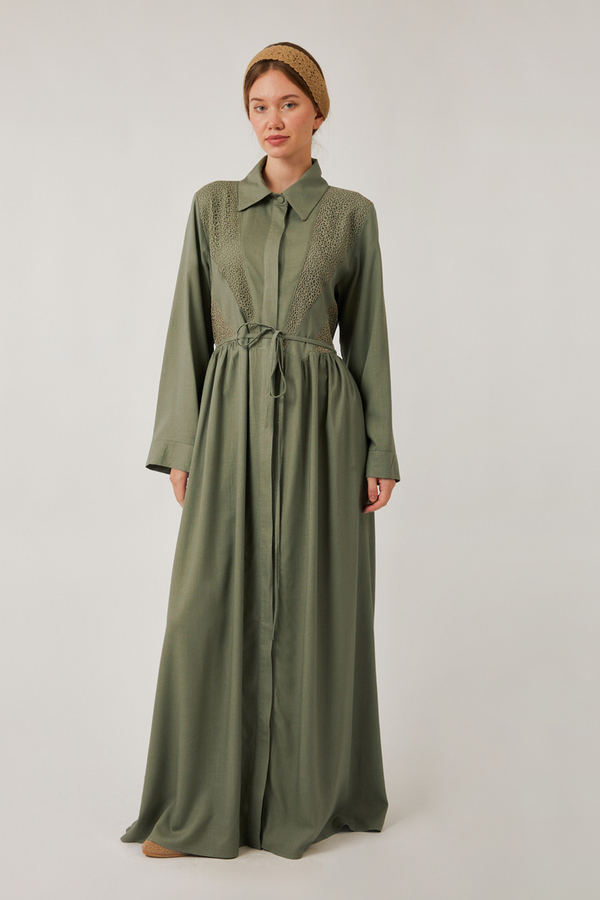 Gizli Düğmeli Dantelli Elbise Haki