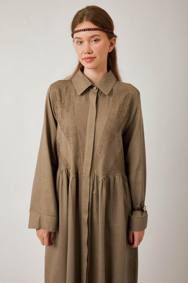 Gizli Düğmeli Dantelli Elbise Vizon - 10