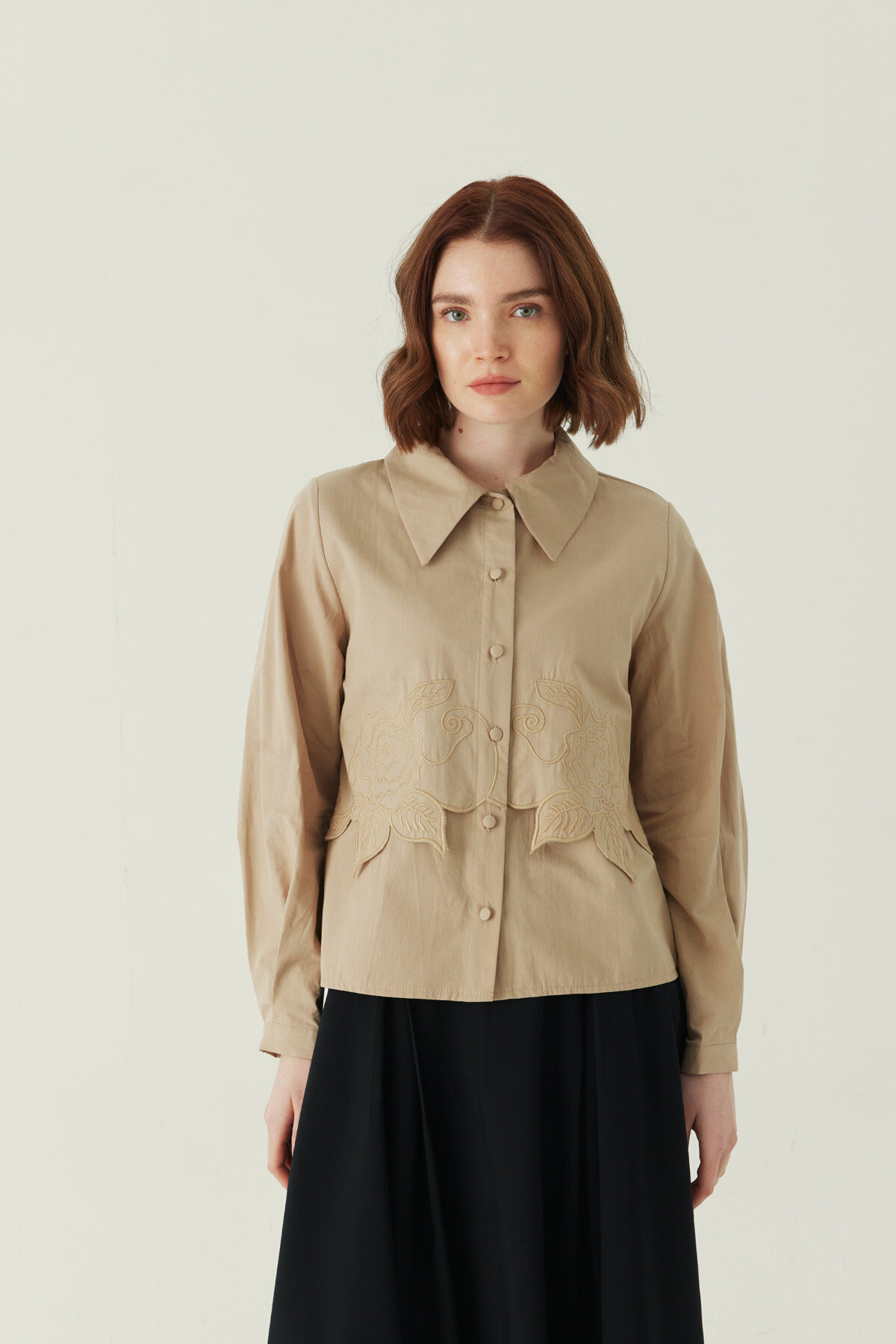 Gül Nakışlı Poplin Gömlek Bej