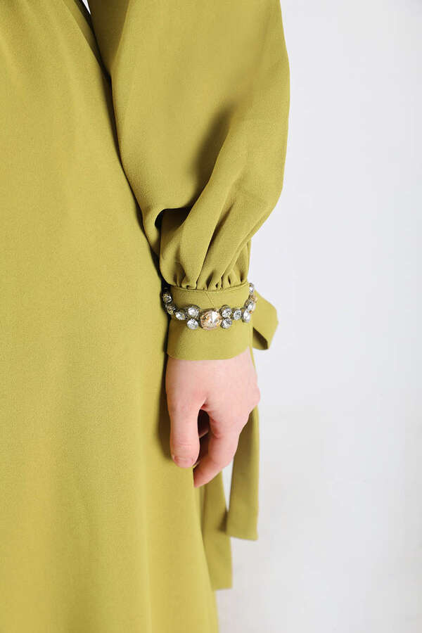 Judge Collar Laced Abaya Oil Green - 4
