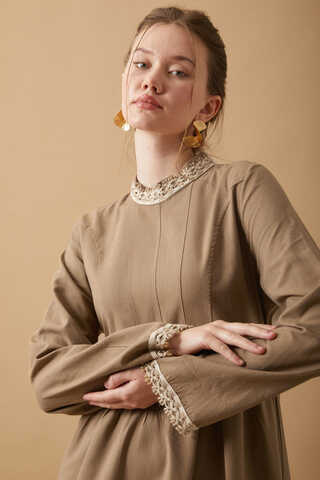 Lace-Trimmed Linen Dress Camel  - 8