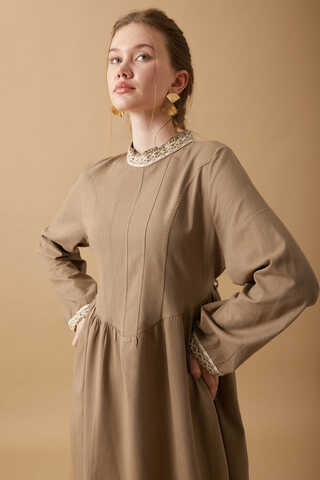 Lace-Trimmed Linen Dress Camel  - 14