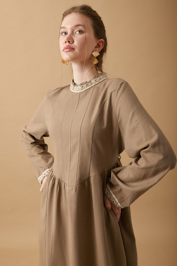 Lace-Trimmed Linen Dress Camel - 14