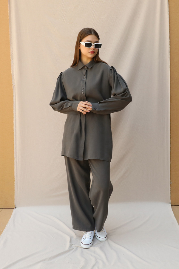 Omuzu Pileli Gömlek Takım Füme - 4