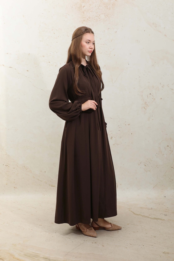 Omzu Pileli Fularlı Elbise Acı Kahve - 5