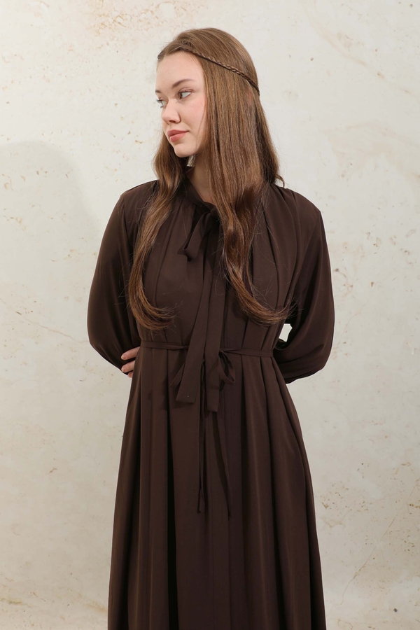 Omzu Pileli Fularlı Elbise Acı Kahve - 7