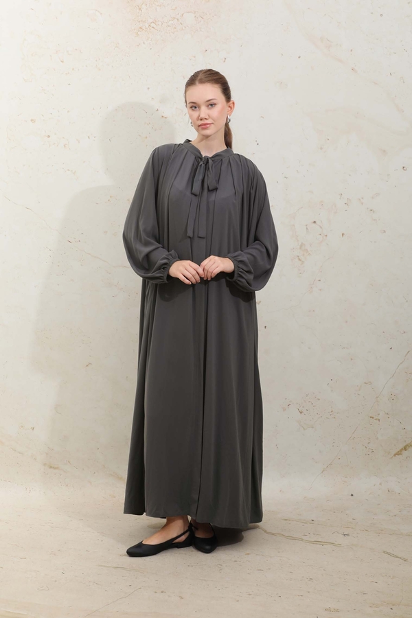 Omzu Pileli Fularlı Elbise Füme - 1