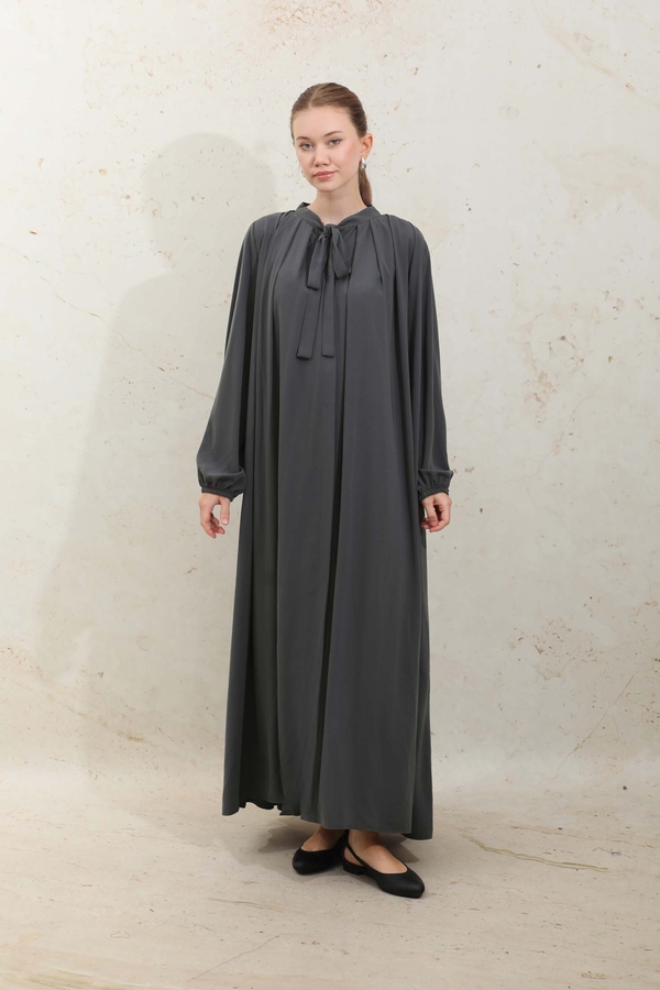 Omzu Pileli Fularlı Elbise Füme - 2