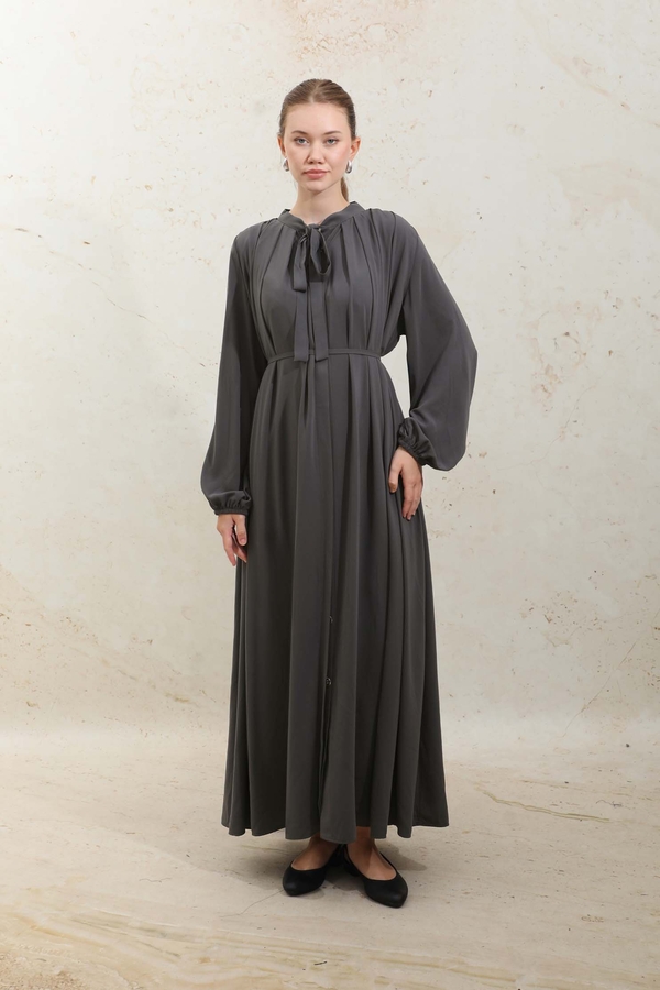 Omzu Pileli Fularlı Elbise Füme - 4