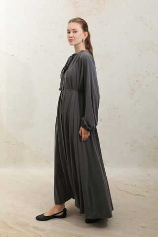 Omzu Pileli Fularlı Elbise Füme - 5