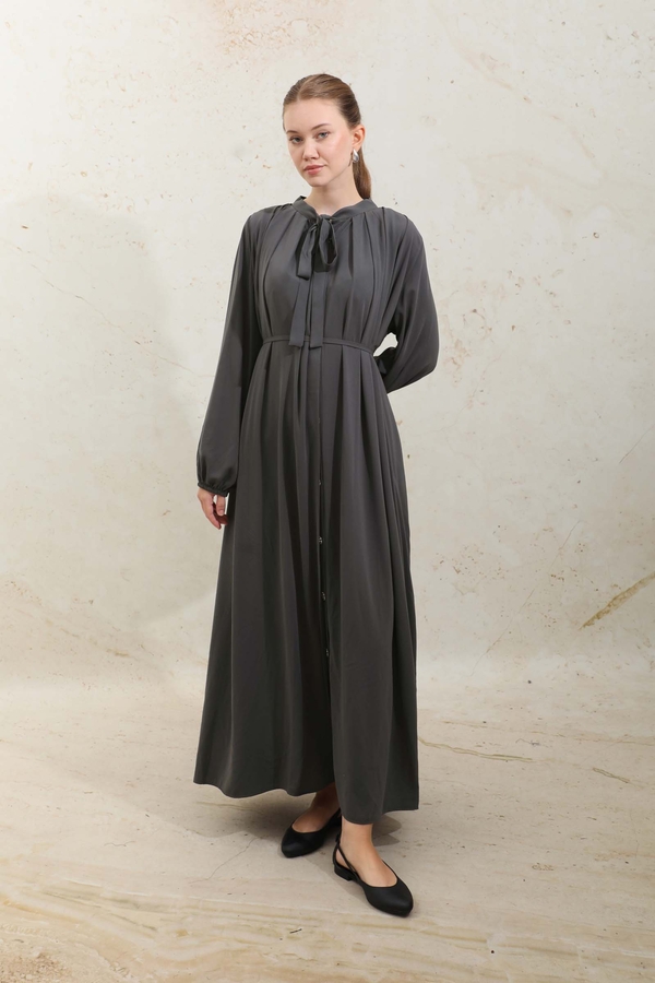 Omzu Pileli Fularlı Elbise Füme - 6