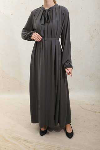 Omzu Pileli Fularlı Elbise Füme - 7