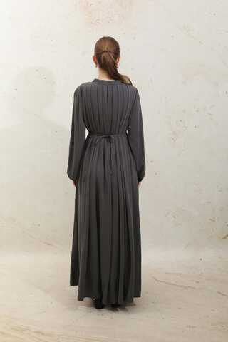 Omzu Pileli Fularlı Elbise Füme - 11