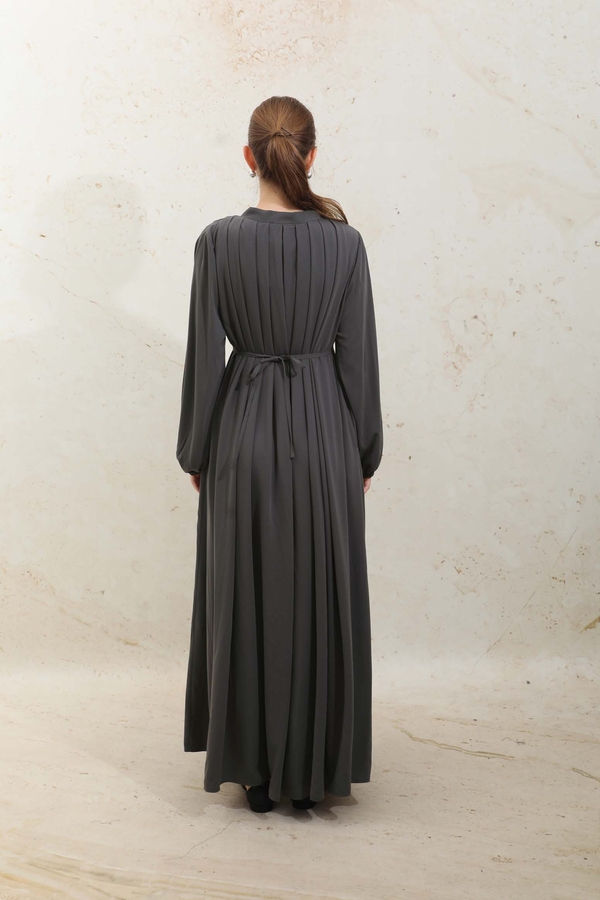 Omzu Pileli Fularlı Elbise Füme - 11