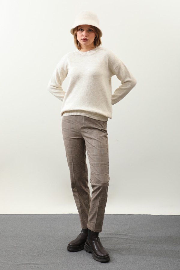 Önü Oval Kısa Kazak Krem - 1