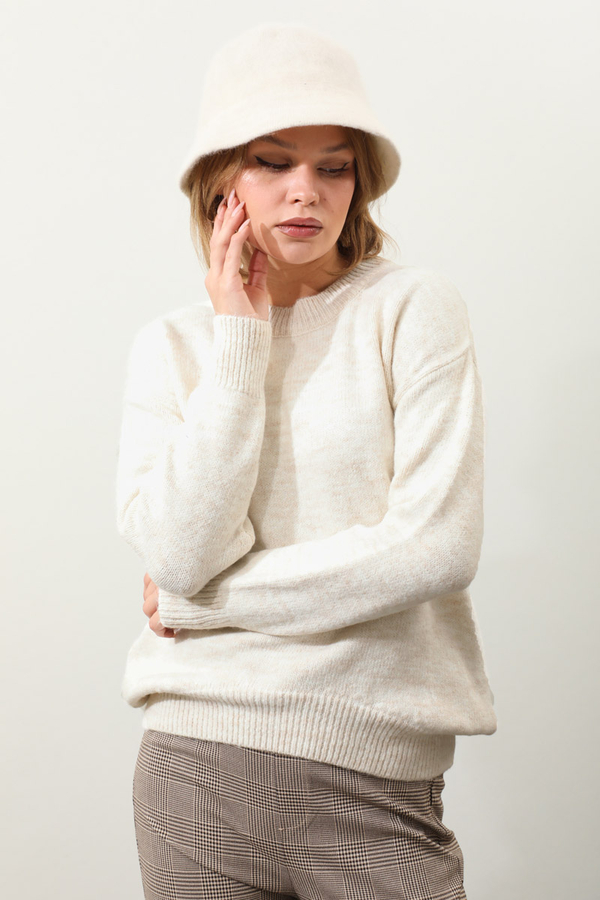 Önü Oval Kısa Kazak Krem - 4